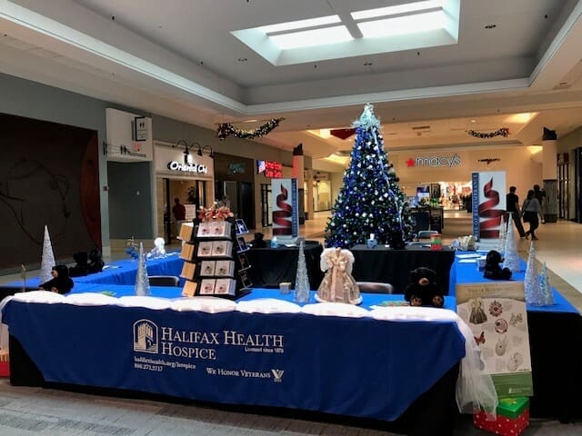 christmas tree with tables at mall
